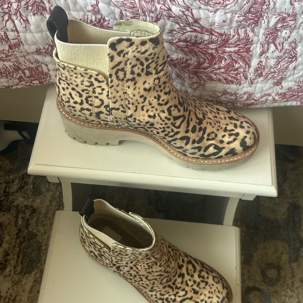 Dolce Vita canvas leopard booties, great condition. Size 7.